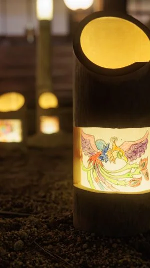 無料壁紙 子ども竹あかり。PCとデスクトップ壁紙に最適な4K高画質の無料壁紙。三重県津市の高田本山専修寺で撮影したフリー写真素材