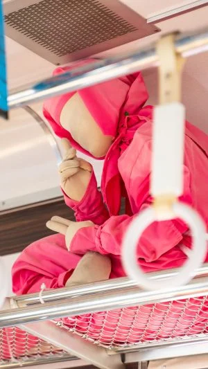 無料壁紙 列車内に隠れる忍者。PCとデスクトップ壁紙に最適な4K高画質の無料壁紙。三重県鉄道の伊賀鉄道で撮影したフリー写真素材