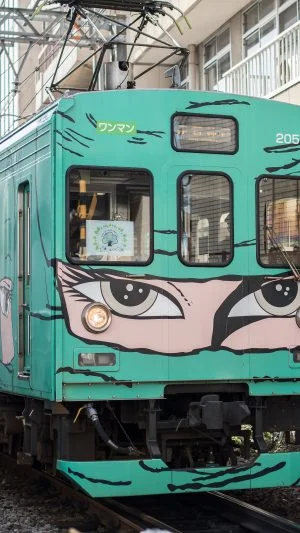 無料壁紙 緑の忍者列車。PCとデスクトップ壁紙に最適な4K高画質の無料壁紙。三重県鉄道の伊賀鉄道で撮影したフリー写真素材