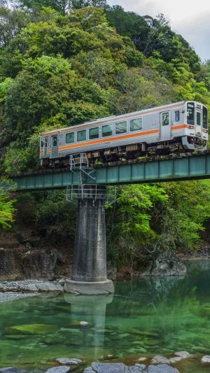 無料壁紙 新緑の伊勢鎌倉。PCとデスクトップ壁紙に最適な4K高画質の無料壁紙。三重県鉄道の名松線で撮影したフリー写真素材