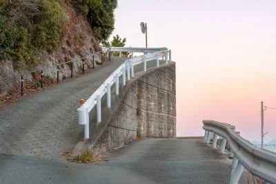 無料壁紙 石鏡名物の急な坂道。PCとデスクトップ壁紙に最適な4K高画質の無料壁紙。三重県鳥羽市の石鏡町で撮影したフリー写真素材