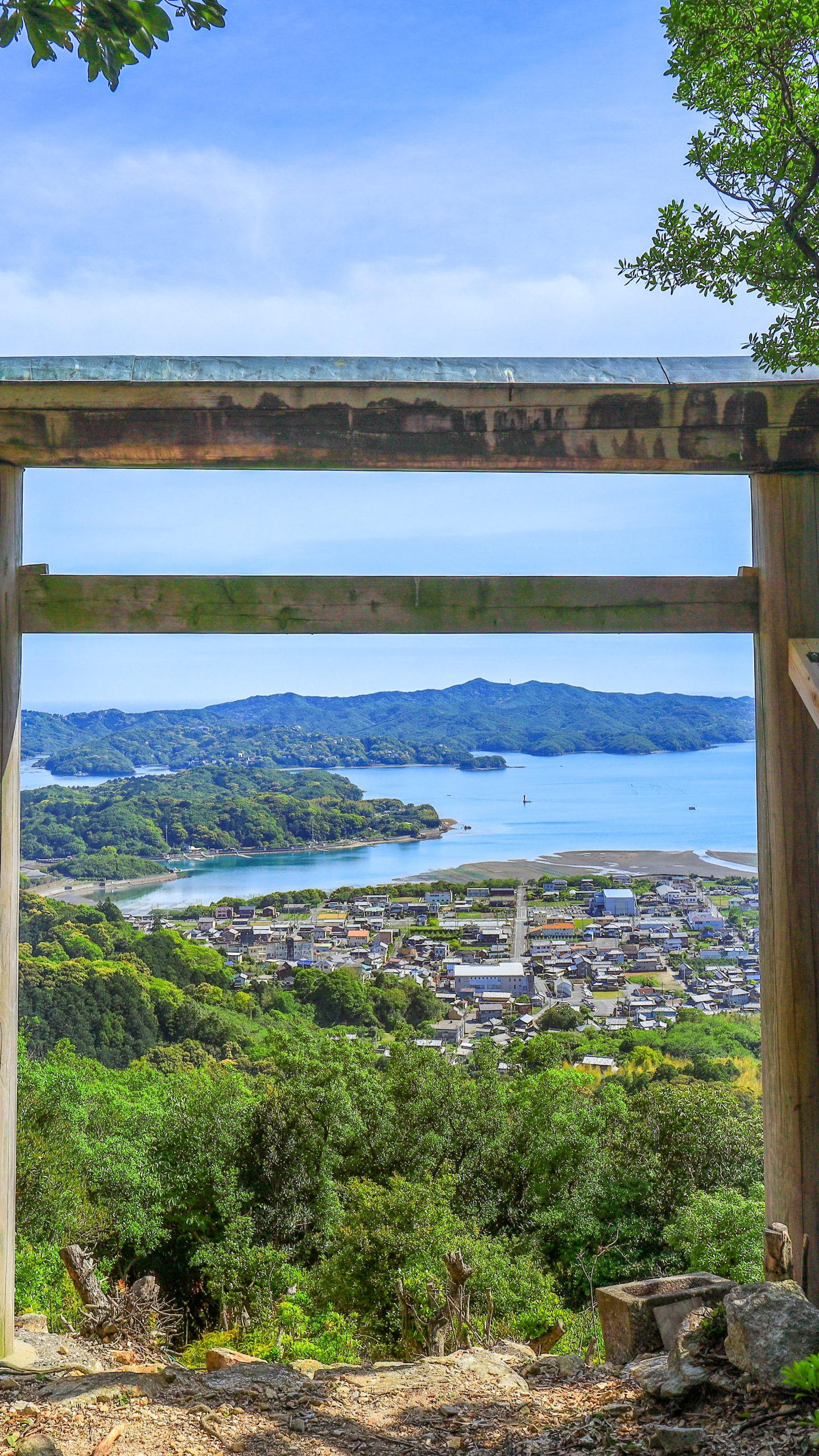 無料壁紙 山頂から眺める絶景。PCとデスクトップ壁紙に最適な4K高画質の無料壁紙。三重県南伊勢町の五ヶ所浅間山で撮影したフリー写真素材