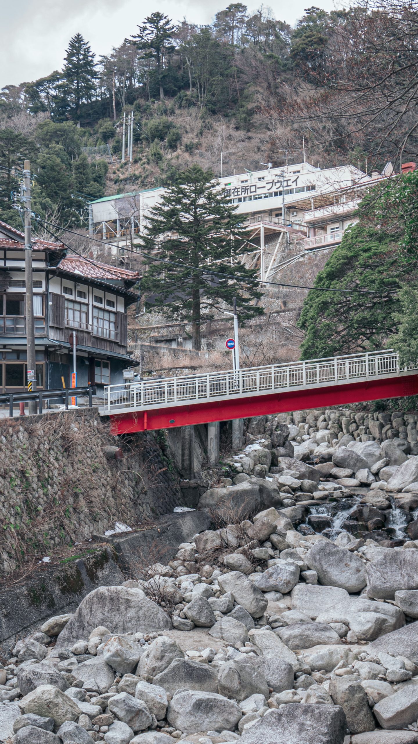 湯の山温泉の川(三重県菰野町・御在所ロープウエイ)