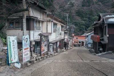 無料壁紙 冬の湯の山温泉街。PCとデスクトップ壁紙に最適な4K高画質の無料壁紙。三重県菰野町の御在所ロープウエイで撮影したフリー写真素材