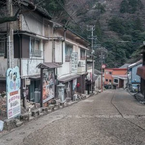 無料壁紙 冬の湯の山温泉街。PCとデスクトップ壁紙に最適な4K高画質の無料壁紙。三重県菰野町の御在所ロープウエイで撮影したフリー写真素材