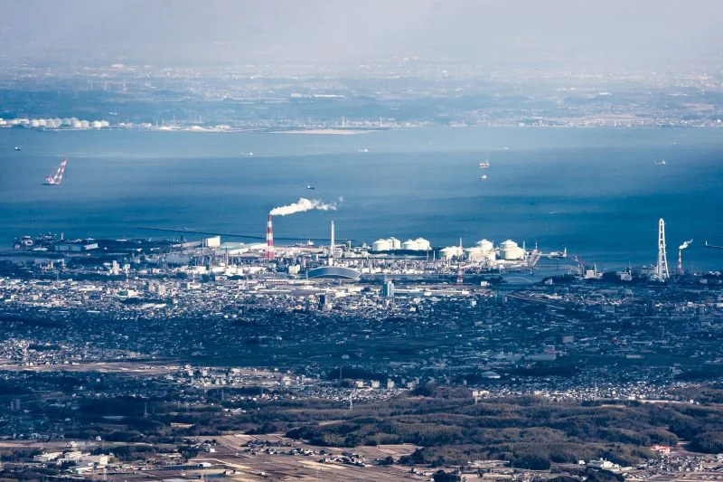 無料壁紙 御在所岳から四日市コンビナートを俯瞰撮影。PCとデスクトップ壁紙に最適な4K高画質の無料壁紙。三重県四日市市の御在所ロープウエイで撮影したフリー写真素材