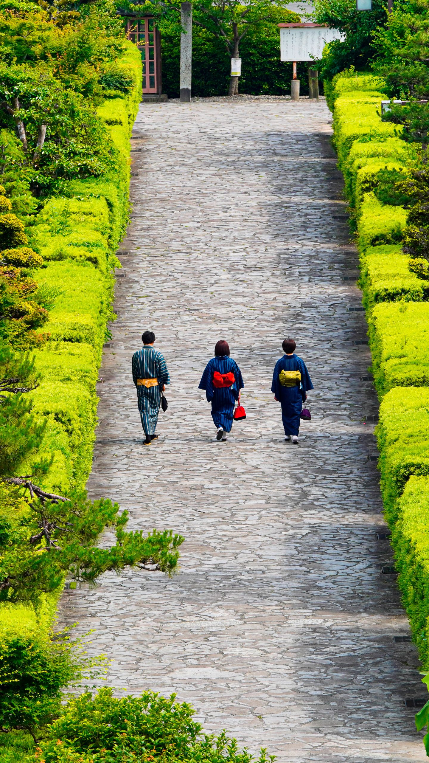 石畳を歩く(三重県松阪市・御城番屋敷)