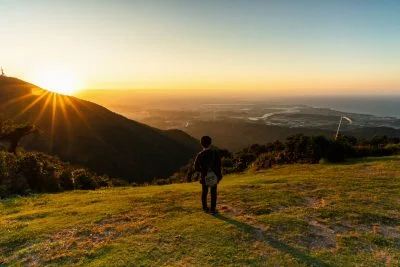 無料壁紙 勘吉台から眺める夕焼け。PCとデスクトップ壁紙に最適な4K高画質の無料壁紙。三重県伊勢市の伊勢志摩スカイラインで撮影したフリー写真素材