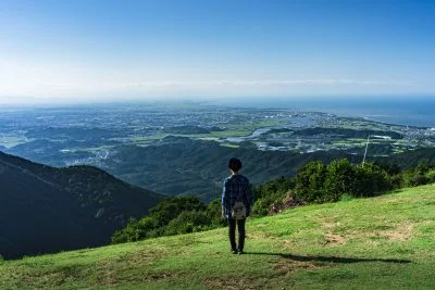 無料壁紙 勘吉台から眺める伊勢の町並み。PCとデスクトップ壁紙に最適な4K高画質の無料壁紙。三重県伊勢市の伊勢志摩スカイラインで撮影したフリー写真素材