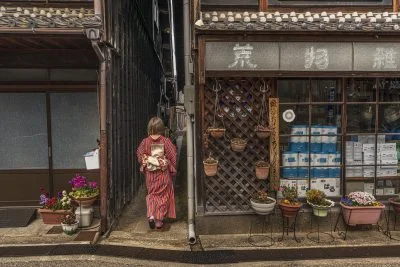 無料壁紙 路地裏。PCとデスクトップ壁紙に最適な4K高画質の無料壁紙。三重県津市の一身田で撮影したフリー写真素材