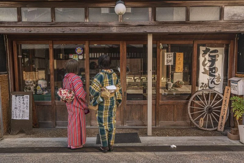 無料壁紙 たけやまんじゅうの店前。PCとデスクトップ壁紙に最適な4K高画質の無料壁紙。三重県津市の一身田で撮影したフリー写真素材