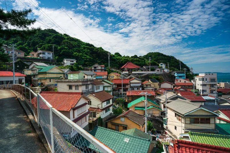 無料壁紙 高台からの眺め（八代神社の鳥居近く）。PCとデスクトップ壁紙に最適な4K高画質の無料壁紙。三重県鳥羽市の神島で撮影したフリー写真素材