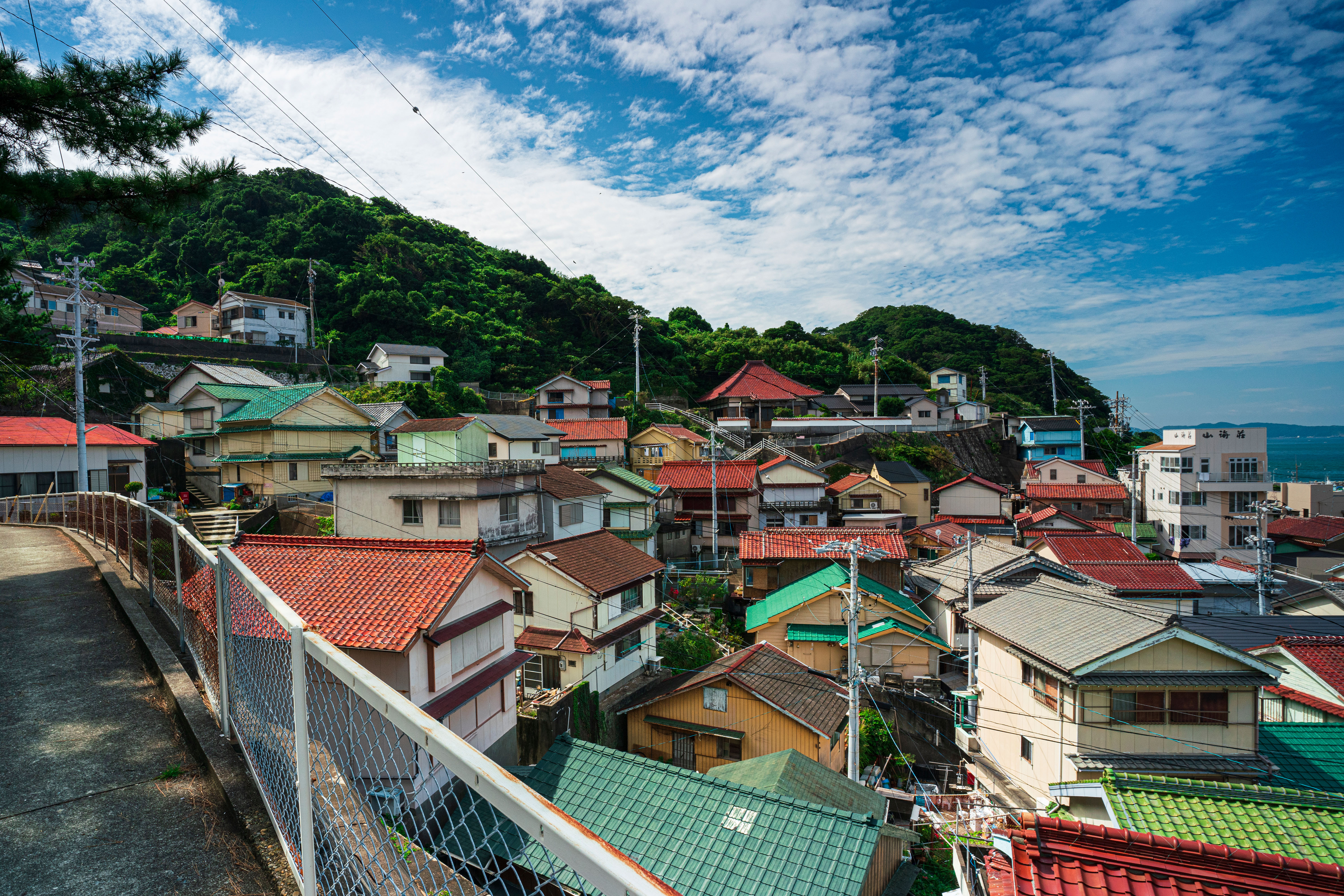 高台からの眺め(八代神社の鳥居近く)(三重県鳥羽市・神島)