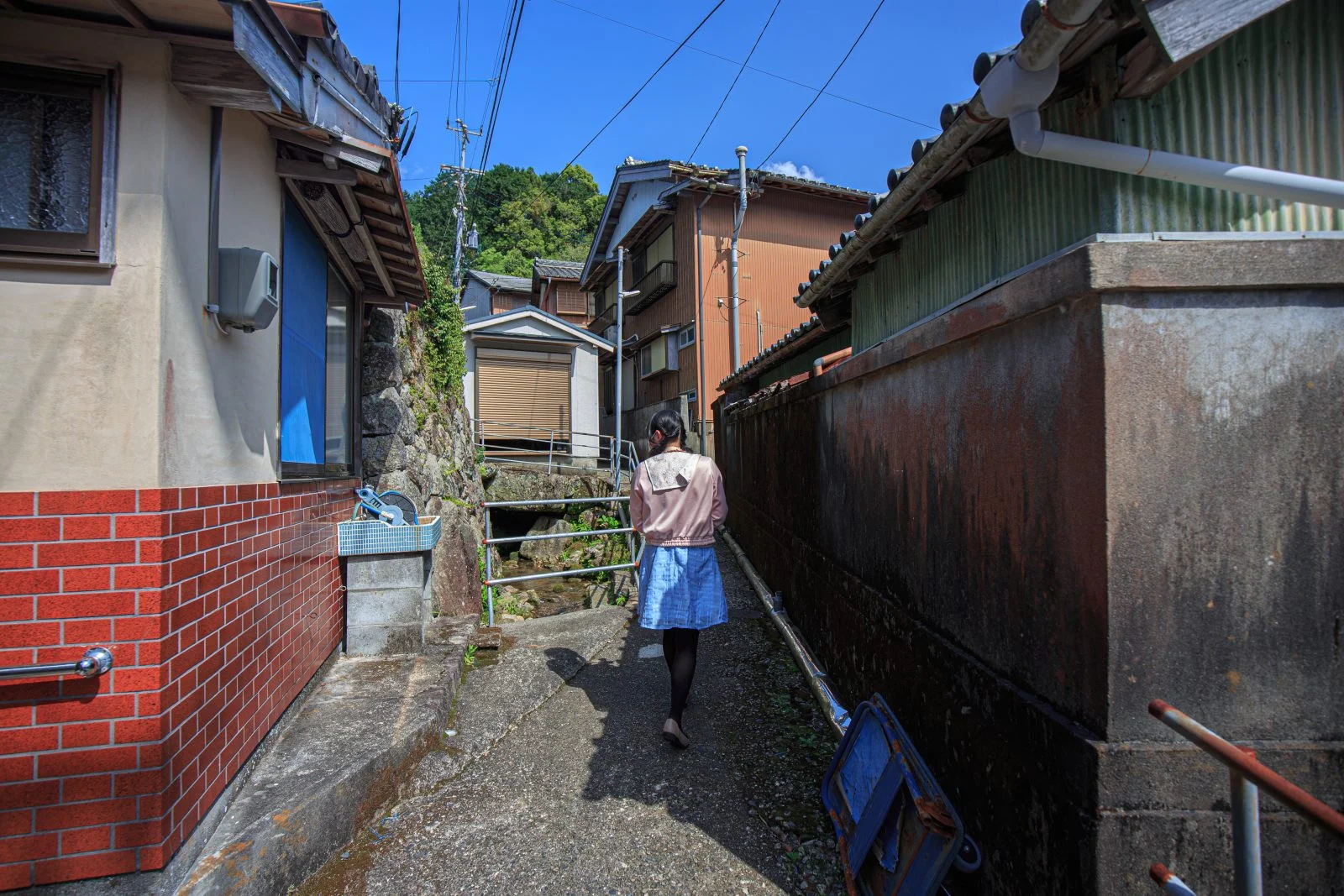 無料壁紙 漁師町さんぽ。PCとデスクトップ壁紙に最適な4K高画質の無料壁紙。三重県尾鷲市の九鬼町で撮影したフリー写真素材