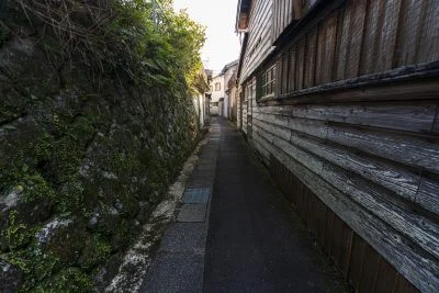 無料壁紙 九鬼の裏路地。PCとデスクトップ壁紙に最適な4K高画質の無料壁紙。三重県尾鷲市の九鬼町で撮影したフリー写真素材