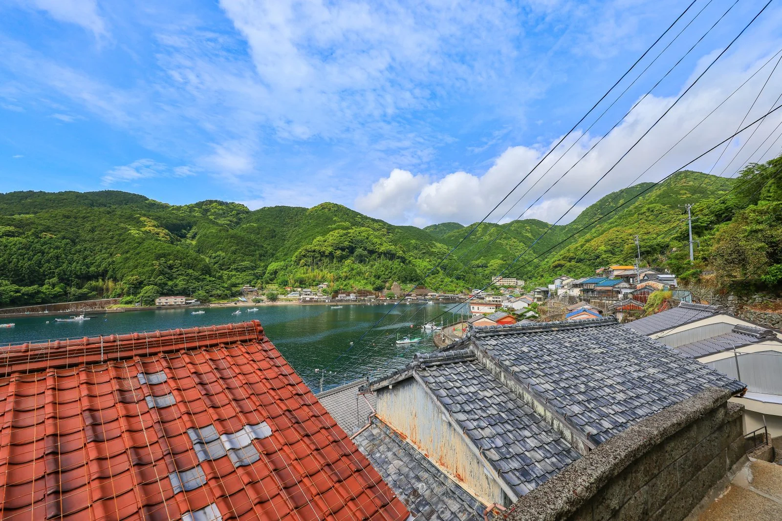 無料壁紙 海宿 二木島の玄関口からの眺め。PCとデスクトップ壁紙に最適な4K高画質の無料壁紙。三重県熊野市の二木島町で撮影したフリー写真素材