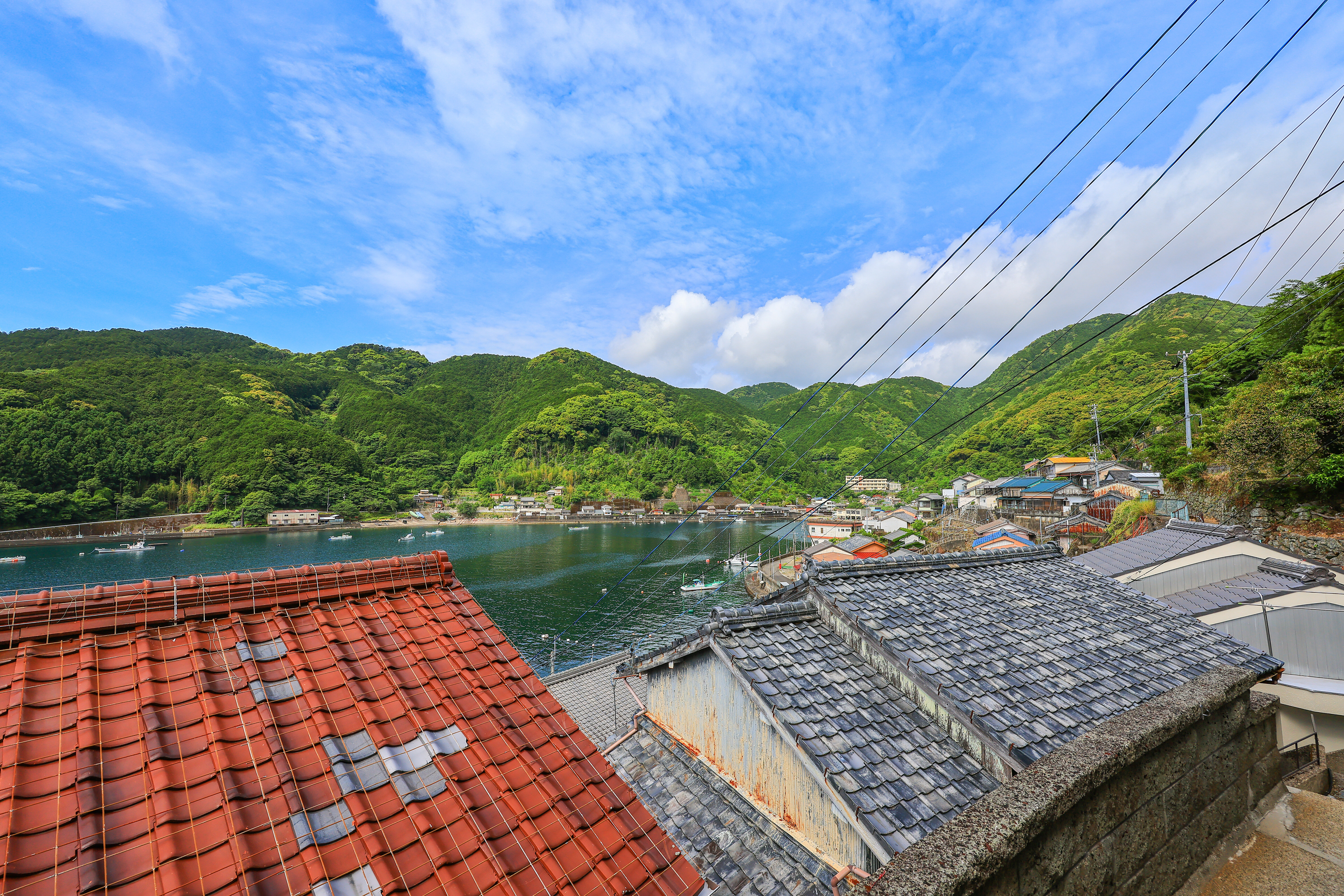 無料壁紙 海宿 二木島の玄関口からの眺め。PCとデスクトップ壁紙に最適な4K高画質の無料壁紙。三重県熊野市の二木島町で撮影したフリー写真素材