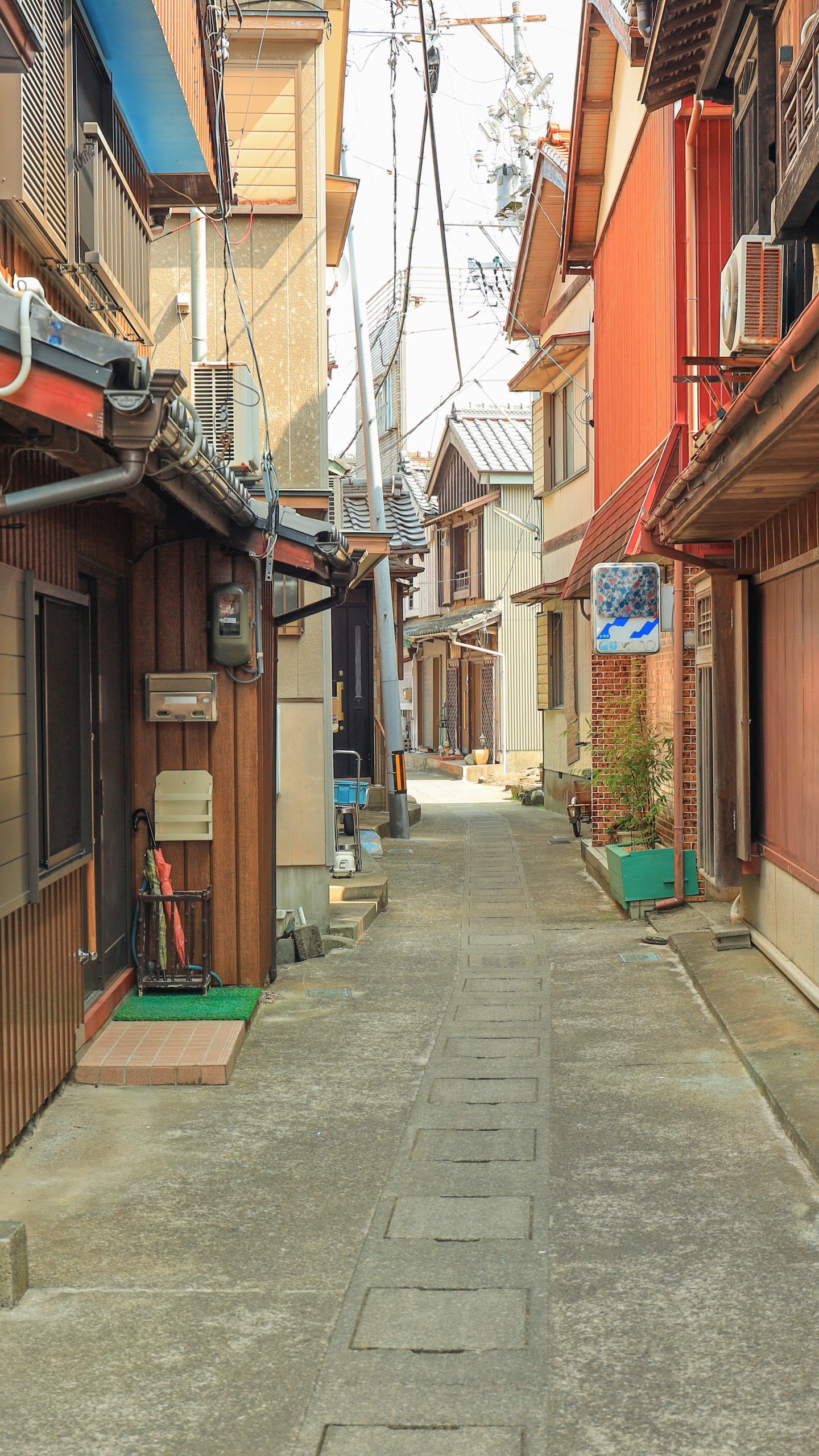 無料壁紙 坂手島の路地。PCとデスクトップ壁紙に最適な4K高画質の無料壁紙。三重県鳥羽市の坂手島で撮影したフリー写真素材