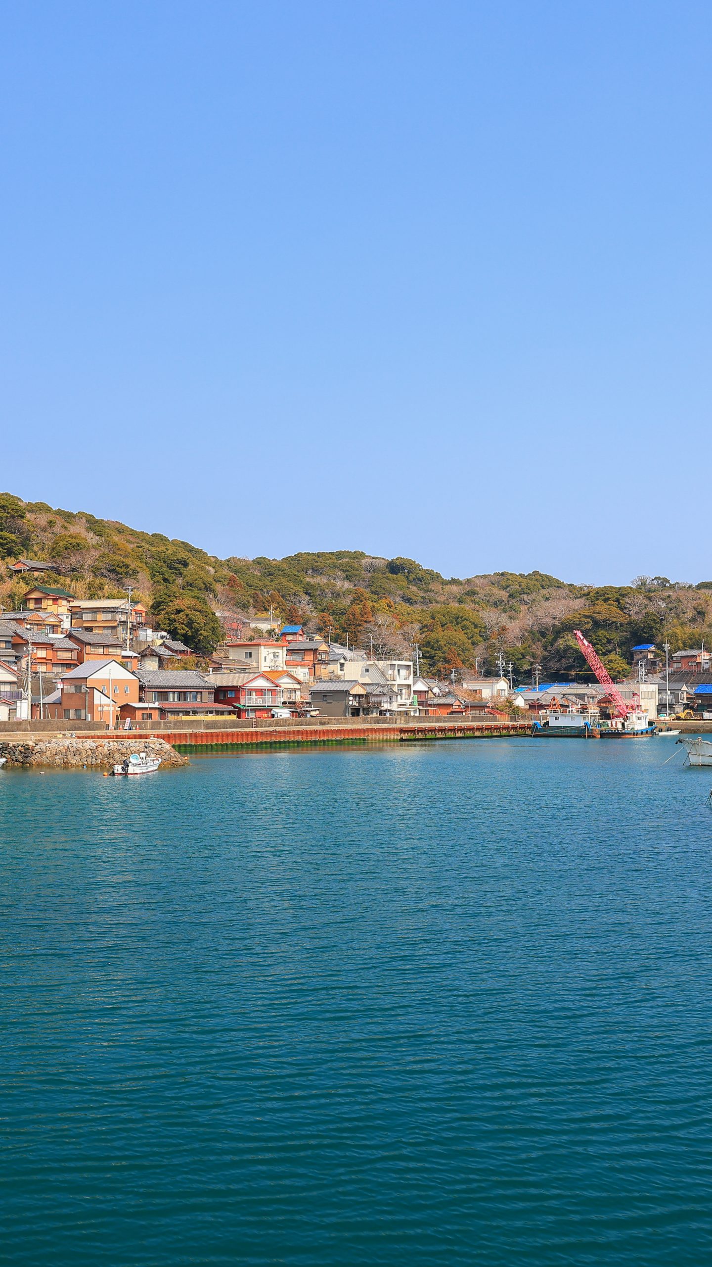 坂手海水浴場の町並み(三重県鳥羽市・坂手島)