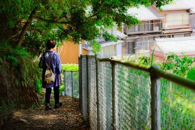 無料壁紙 須賀利町の高台を歩く。PCとデスクトップ壁紙に最適な4K高画質の無料壁紙。三重県尾鷲市の須賀利町で撮影したフリー写真素材