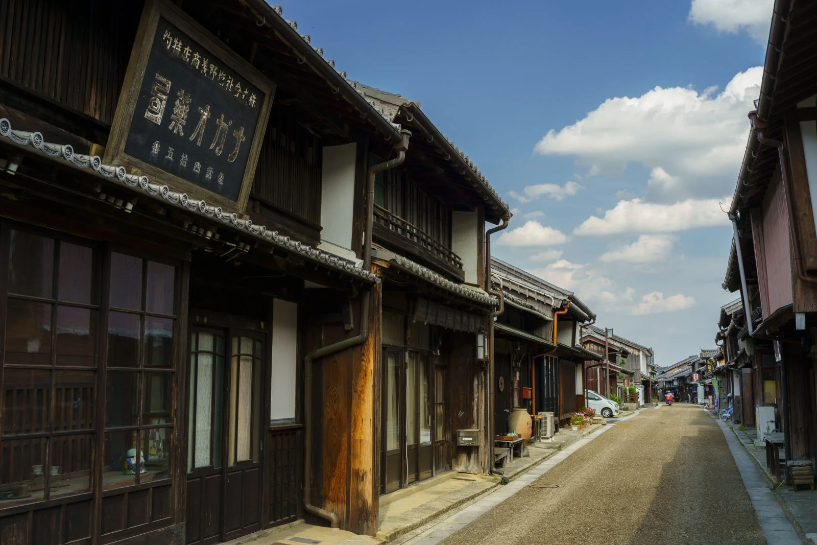 無料壁紙 懐かしい町並み。PCとデスクトップ壁紙に最適な4K高画質の無料壁紙。三重県亀山市の東海道関宿で撮影したフリー写真素材