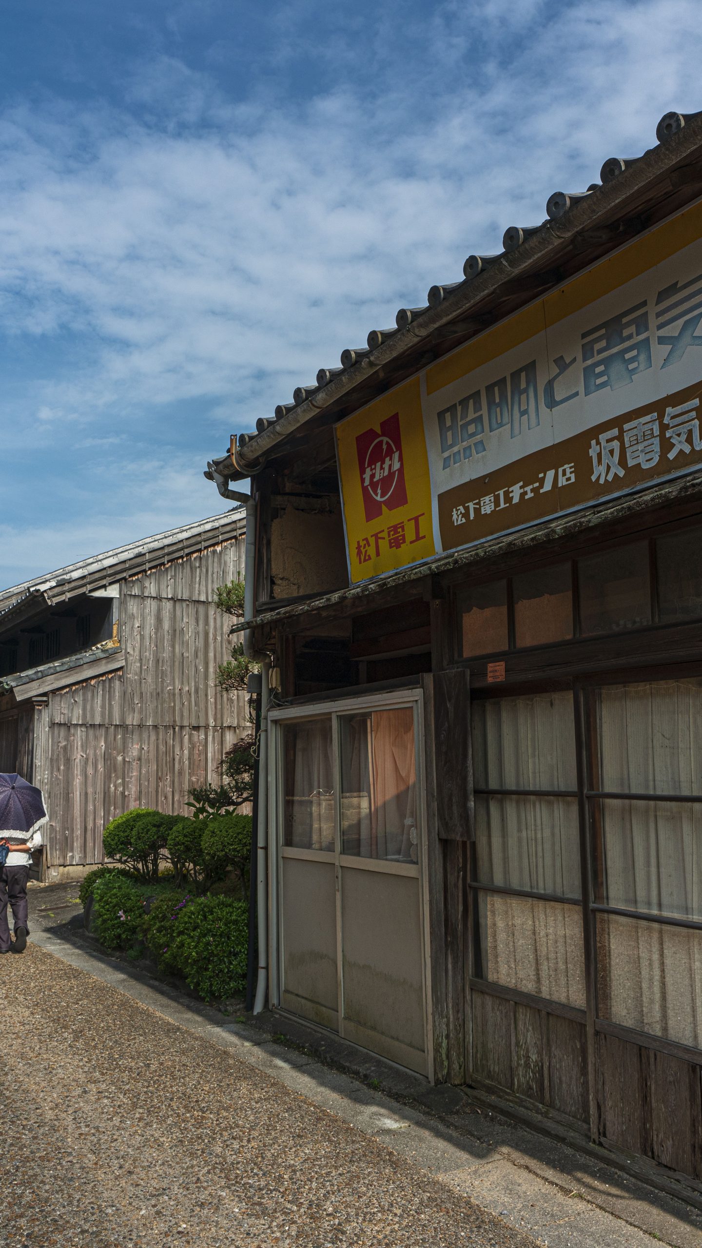 無料壁紙 古き良き木造家屋。PCとデスクトップ壁紙に最適な4K高画質の無料壁紙。三重県亀山市の東海道関宿で撮影したフリー写真素材