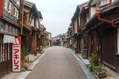 無料壁紙 誰もいない通路。PCとデスクトップ壁紙に最適な4K高画質の無料壁紙。三重県亀山市の東海道関宿で撮影したフリー写真素材