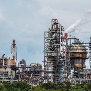 無料壁紙 生きる工場地帯。PCとデスクトップ壁紙に最適な4K高画質の無料壁紙。三重県四日市市の四日市コンビナートで撮影したフリー写真素材