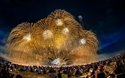 無料壁紙 フィナーレ。PCとデスクトップ壁紙に最適な4K高画質の無料壁紙。三重県津市の津花火大会で撮影したフリー写真素材