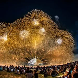 無料壁紙 フィナーレ。PCとデスクトップ壁紙に最適な4K高画質の無料壁紙。三重県津市の津花火大会で撮影したフリー写真素材