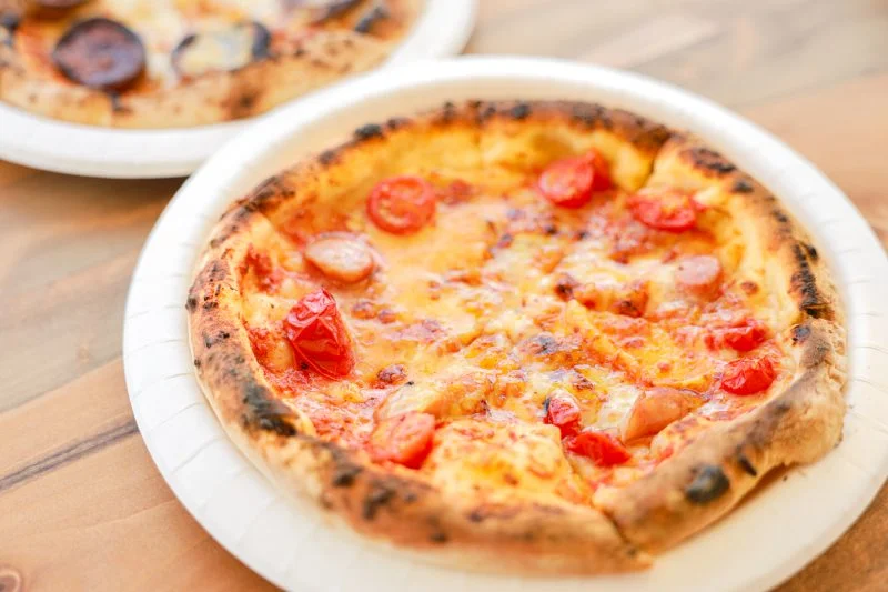 無料壁紙 カフェ「つハッチ」のピザ。PCとデスクトップ壁紙に最適な4K高画質の無料壁紙。三重県津市の中勢グリーンパークで撮影したフリー写真素材