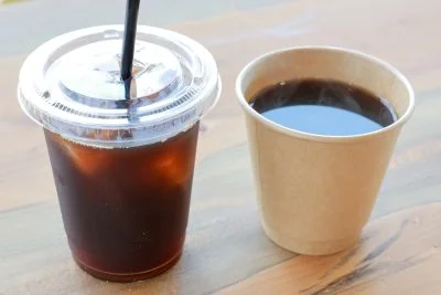 無料壁紙 カフェ「つハッチ」のコーヒー。PCとデスクトップ壁紙に最適な4K高画質の無料壁紙。三重県津市の中勢グリーンパークで撮影したフリー写真素材