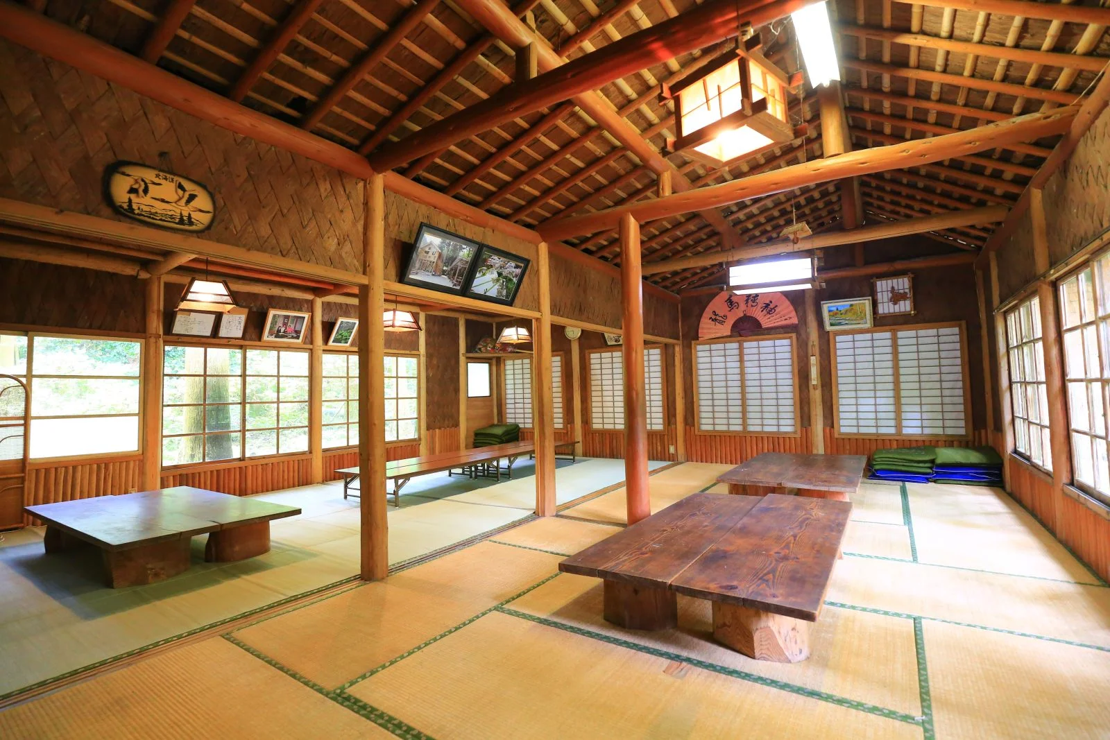 無料壁紙 屋内の座敷席。PCとデスクトップ壁紙に最適な4K高画質の無料壁紙。三重県津市の大吉あまごセンターで撮影したフリー写真素材