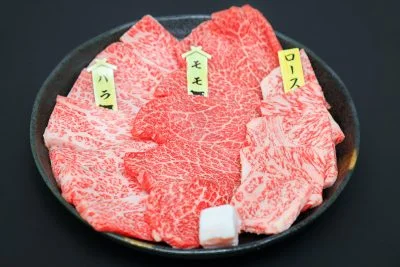 無料壁紙 霜降りの伊賀肉。PCとデスクトップ壁紙に最適な4K高画質の無料壁紙。三重県三重グルメの伊賀肉（伊賀牛）で撮影したフリー写真素材