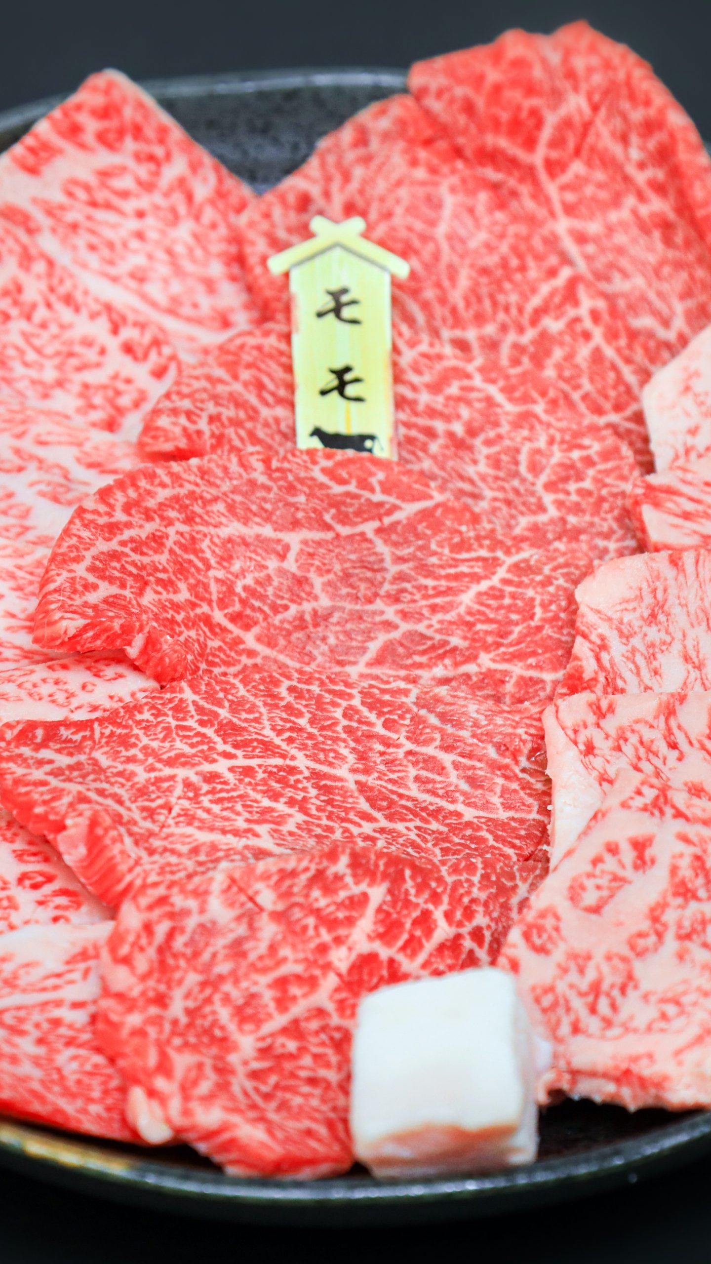無料壁紙 霜降りの伊賀肉。PCとデスクトップ壁紙に最適な4K高画質の無料壁紙。三重県三重グルメの伊賀肉(伊賀牛)で撮影したフリー写真素材