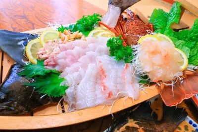 無料壁紙 山海荘の舟盛り。PCとデスクトップ壁紙に最適な4K高画質の無料壁紙。三重県鳥羽市の神島で撮影したフリー写真素材