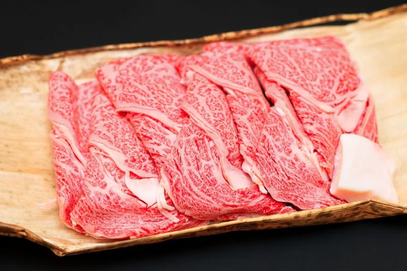 無料壁紙 霜降りの松阪牛。PCとデスクトップ壁紙に最適な4K高画質の無料壁紙。三重県三重グルメの松阪牛で撮影したフリー写真素材