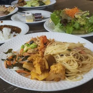 無料壁紙 温活ランチビッフェ。PCとデスクトップ壁紙に最適な4K高画質の無料壁紙。三重県大台町の奥伊勢フォレストピアで撮影したフリー写真素材