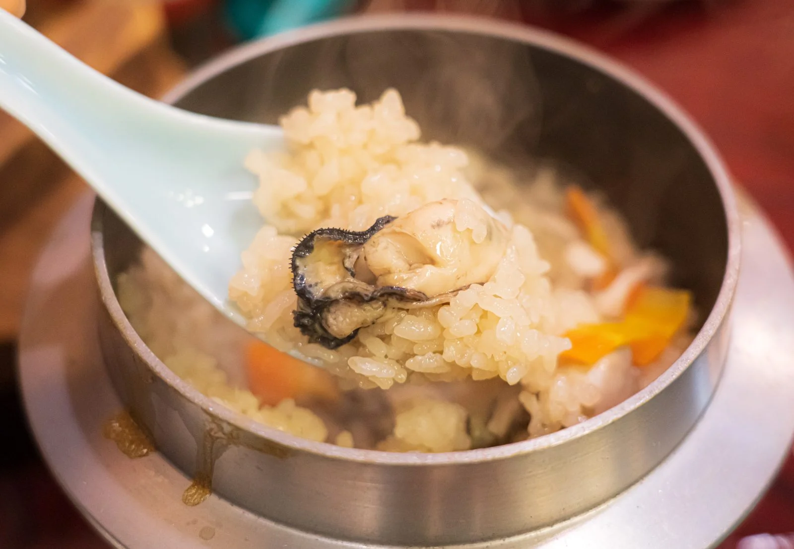 無料壁紙 牡蠣めし。PCとデスクトップ壁紙に最適な4K高画質の無料壁紙。三重県三重グルメの鳥羽浦村の牡蠣で撮影したフリー写真素材