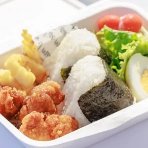 無料壁紙 ON THE BEACH CAFEのお弁当。PCとデスクトップ壁紙に最適な4K高画質の無料壁紙。三重県紀北町の城ノ浜プール＆ビーチで撮影したフリー写真素材