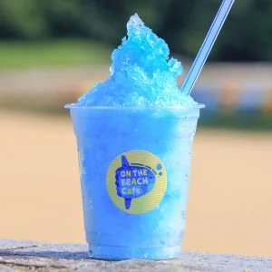 無料壁紙 ON THE BEACH Cafeのかき氷。PCとデスクトップ壁紙に最適な4K高画質の無料壁紙。三重県紀北町の城ノ浜プール＆ビーチで撮影したフリー写真素材