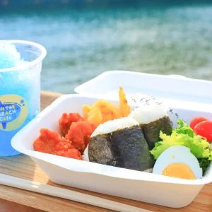 無料壁紙 海辺でランチ＆かき氷。PCとデスクトップ壁紙に最適な4K高画質の無料壁紙。三重県紀北町の城ノ浜プール＆ビーチで撮影したフリー写真素材