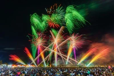 無料壁紙 マジックワールド。PCとデスクトップ壁紙に最適な4K高画質の無料壁紙。三重県津市の久居花火大会で撮影したフリー写真素材