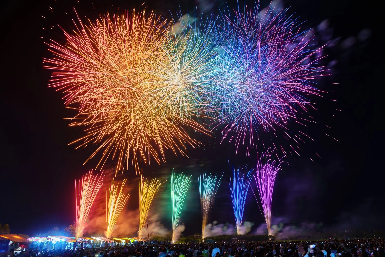 無料壁紙 シリーズ７「愛と勇気の物語」その２。PCとデスクトップ壁紙に最適な4K高画質の無料壁紙。三重県津市の久居花火大会で撮影したフリー写真素材