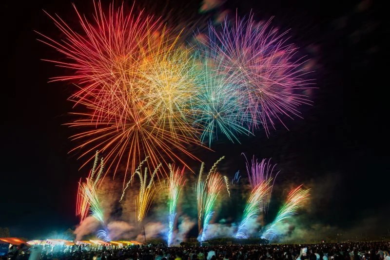 無料壁紙 シリーズ７「愛と勇気の物語」。PCとデスクトップ壁紙に最適な4K高画質の無料壁紙。三重県津市の久居花火大会で撮影したフリー写真素材