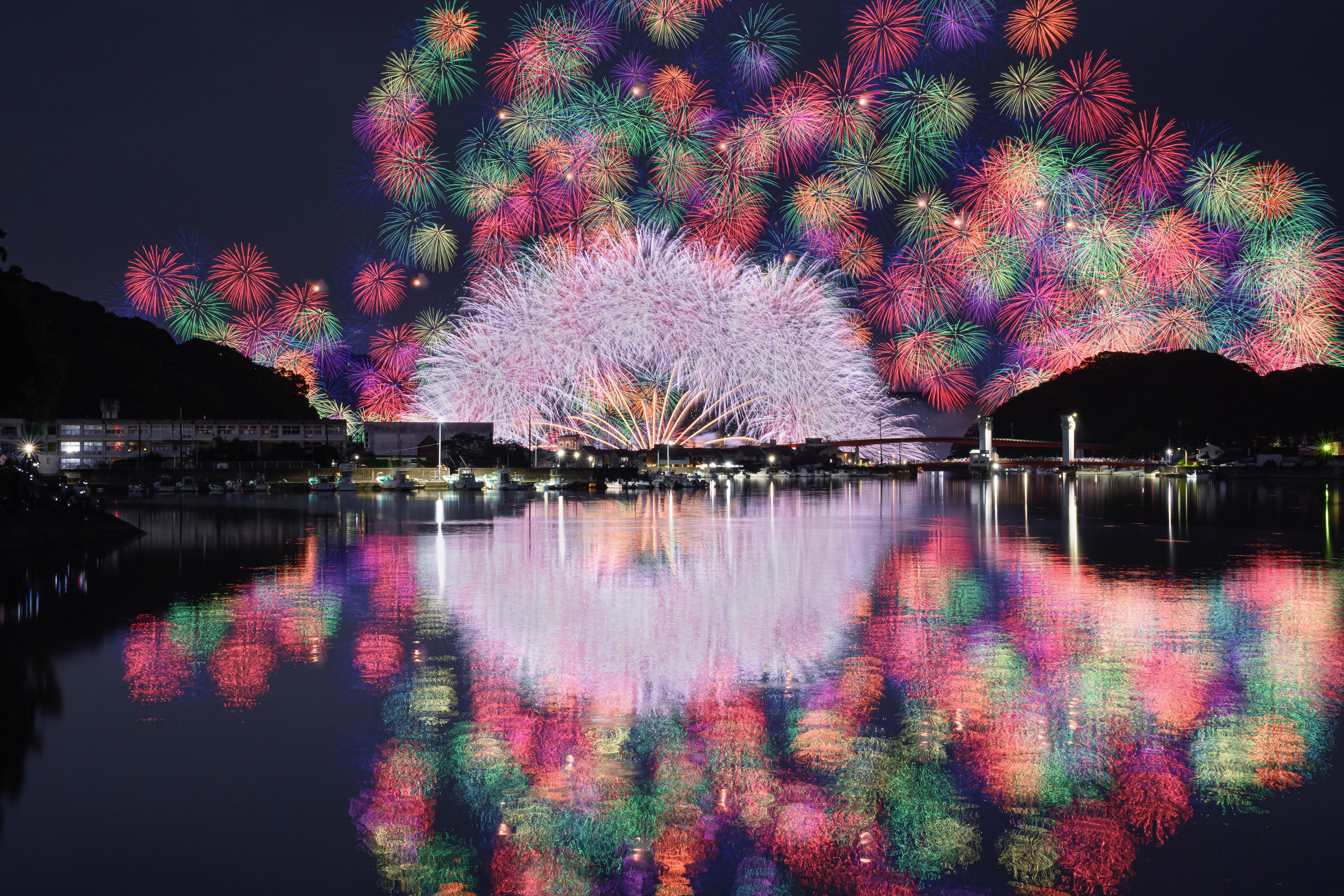 2024年の彩色千輪菊(横版)(三重県紀北町・きほく燈籠祭)