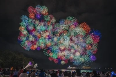 無料壁紙 熊野大花火大会。PCとデスクトップ壁紙に最適な4K高画質の無料壁紙。三重県熊野市の熊野大花火大会で撮影したフリー写真素材