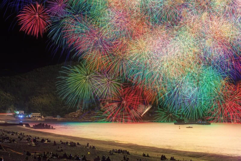 2026年の彩色千輪菊（三重県熊野市・熊野大花火大会）