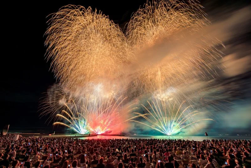 無料壁紙 2025年のフィナーレ。PCとデスクトップ壁紙に最適な4K高画質の無料壁紙。三重県鈴鹿市の鈴鹿げんき花火大会で撮影したフリー写真素材