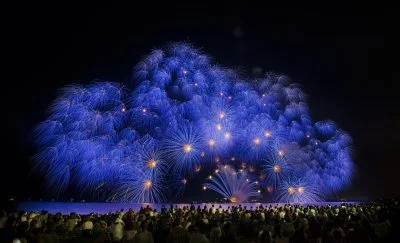 無料壁紙 2018年の彩色千輪。PCとデスクトップ壁紙に最適な4K高画質の無料壁紙。三重県津市の津花火大会で撮影したフリー写真素材